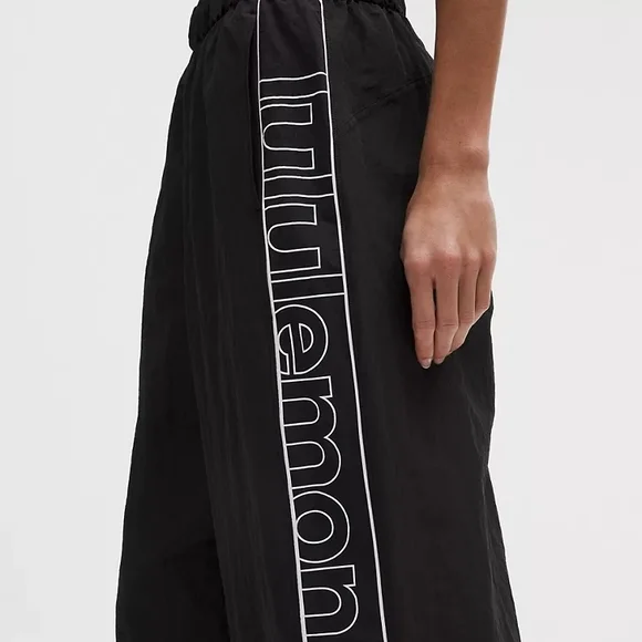 NWT Lululemon Crinkle Nylon Mid-Rise Track Pant
Wordmark - Picture 6 of 8